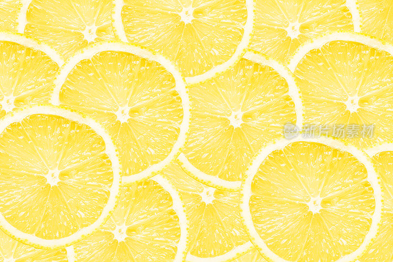 黄色柠檬片为背景。水果的模式。切片颜色质感。