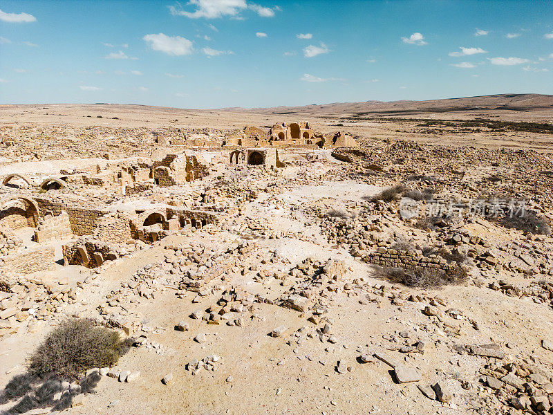中东沙漠景观中的古代聚落遗址