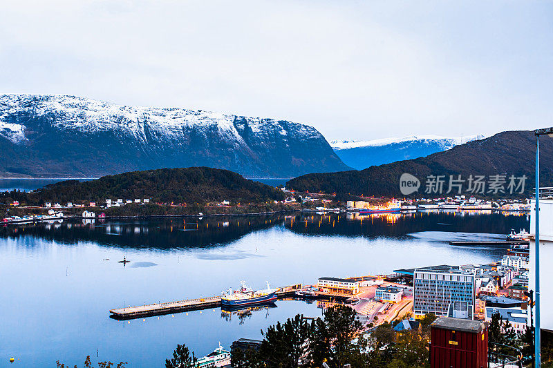 挪威奥勒松市的夜景。