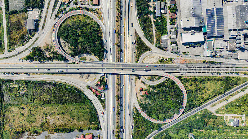 大型公路立交鸟瞰图。