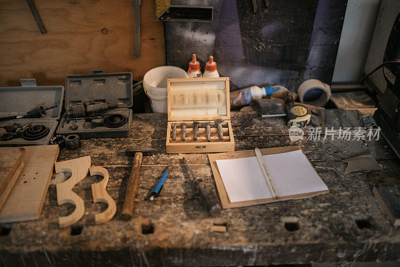 修理厂的木工作坊。