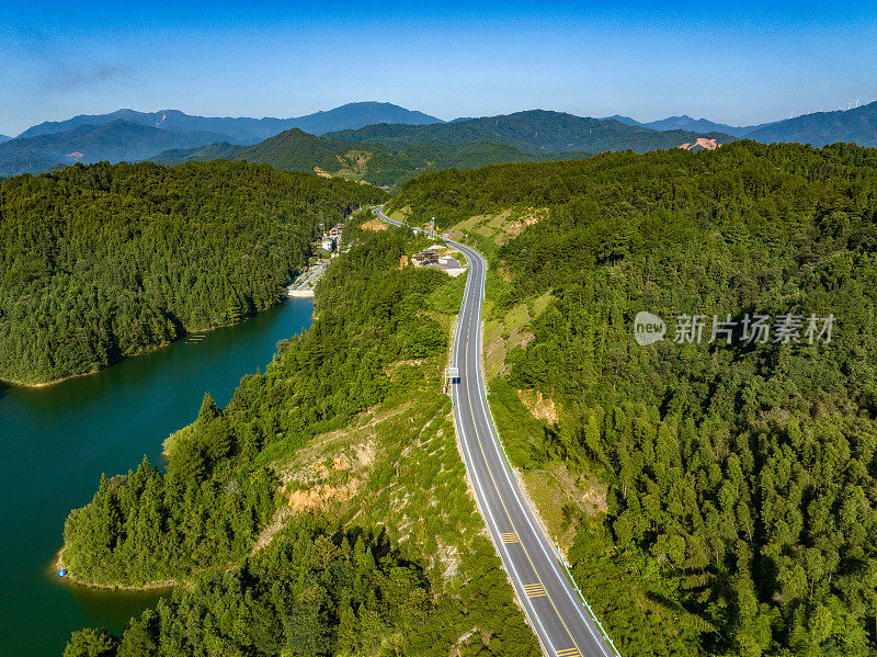 蜿蜒的山路，蜿蜒的山路