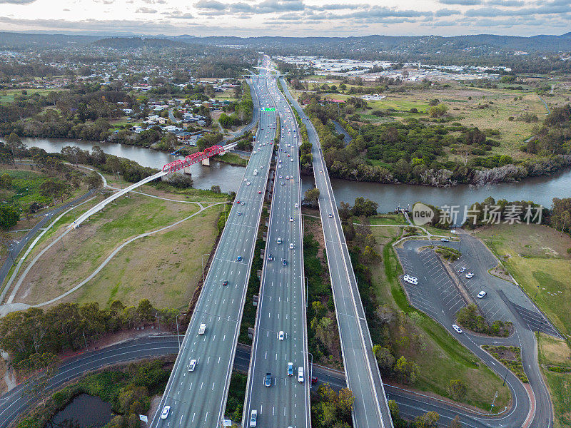 澳大利亚昆士兰州布里斯班郊区的太平洋高速公路