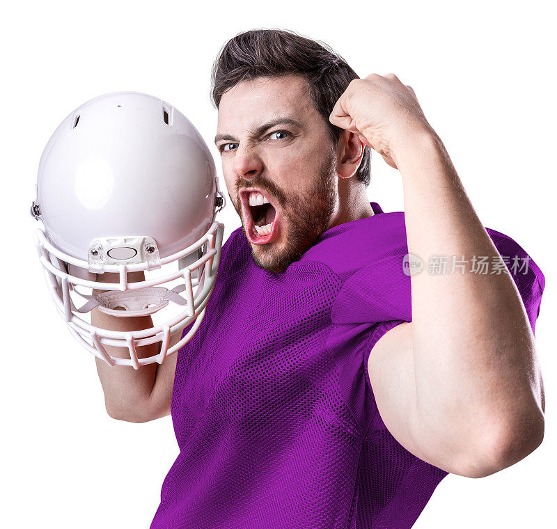 身着紫色制服的足球运动员被隔离在白色背景上