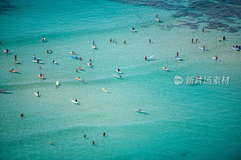 威基基海滩的水上娱乐