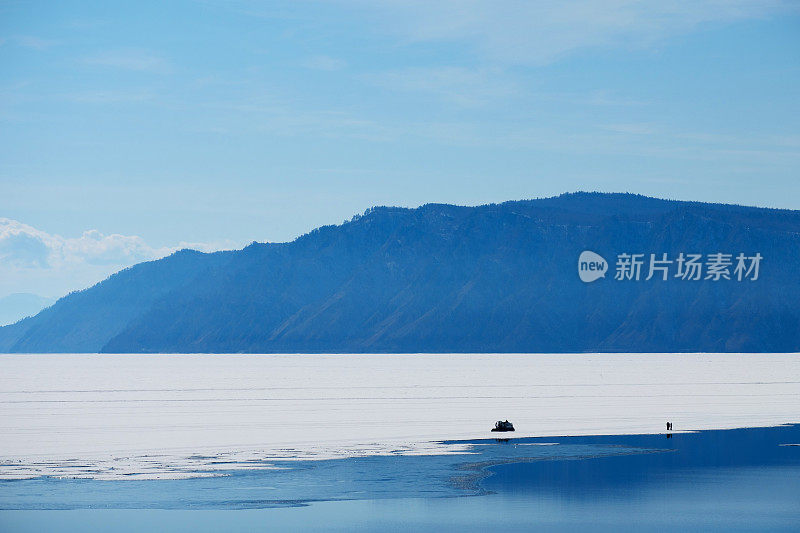 贝加尔湖上的空中雪橇