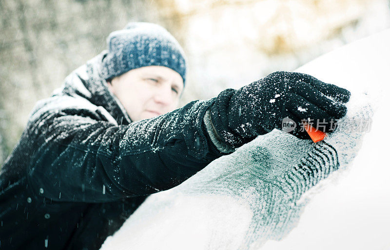 刮挡风玻璃上的冰和雪