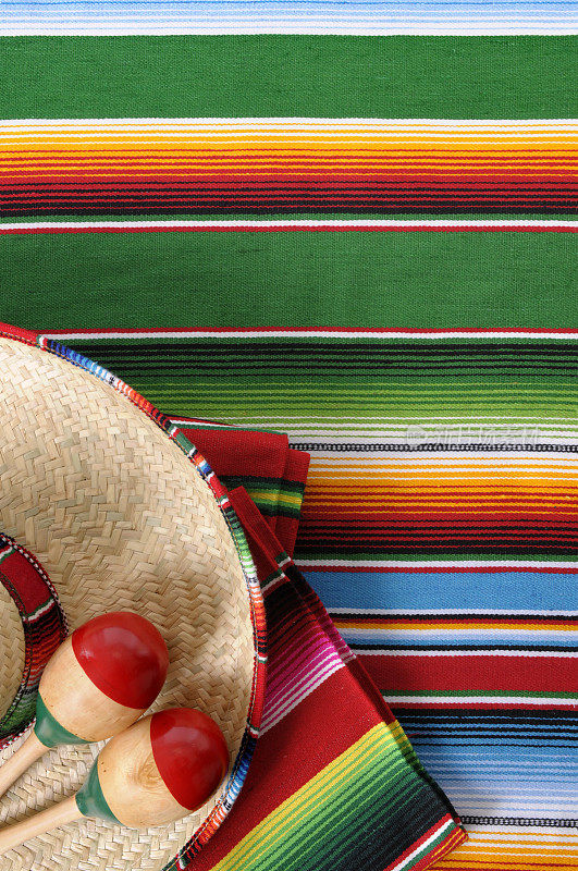 带宽边帽的墨西哥毛毯