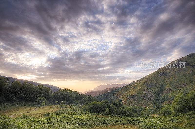 夕阳山景观