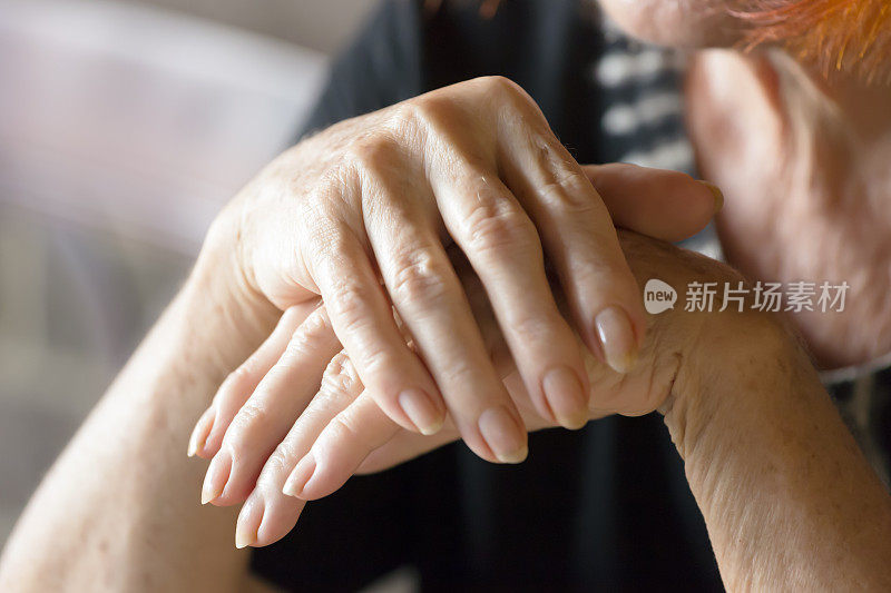 老婆婆的手，抄写空间