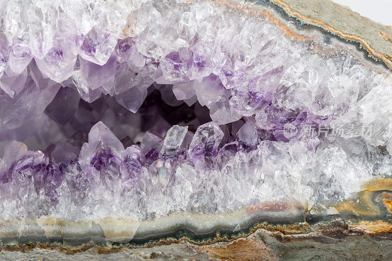 紫水晶紫色石英矿物晶体