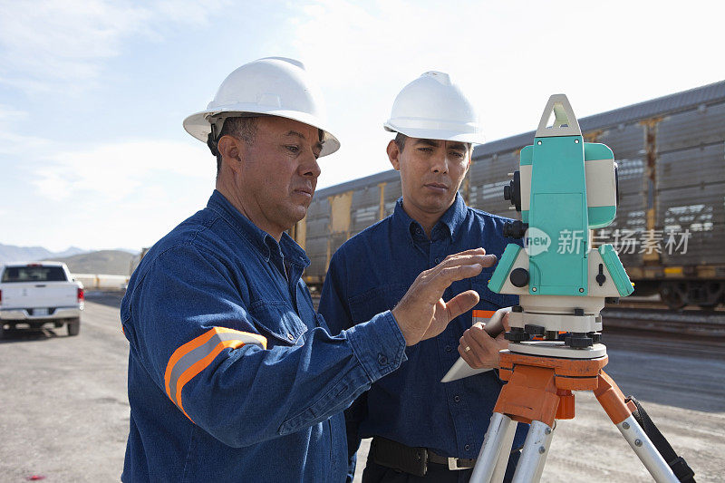 建筑工地工程师和工头