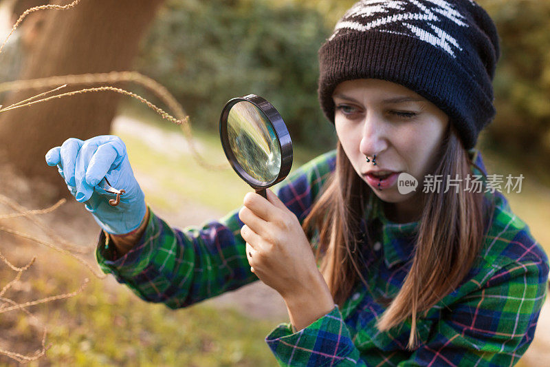 年轻女孩的探险家