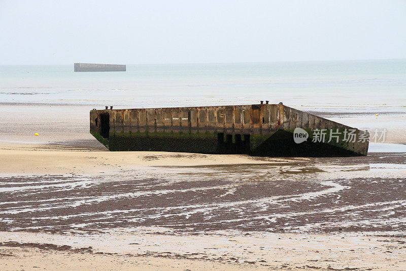 Arromanches海滩和浮筒仍然是诺曼底