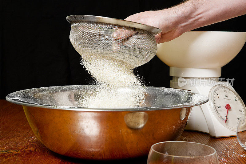 Breadmaking:筛面粉