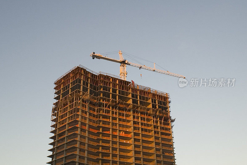 在建的高层建筑。