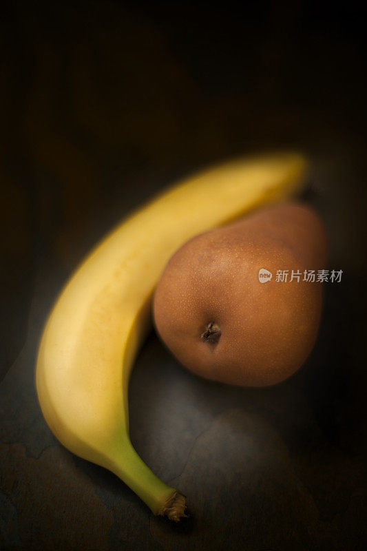 水果:香蕉和梨