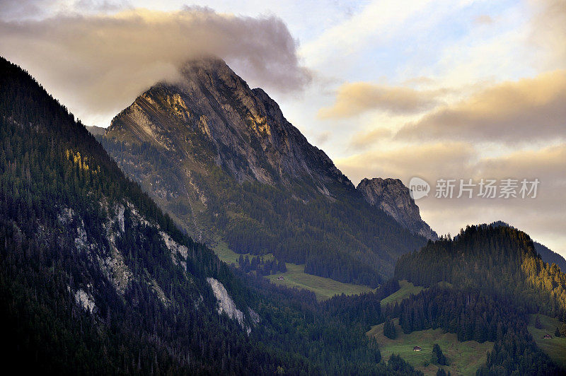 瑞士阿尔卑斯山的风景