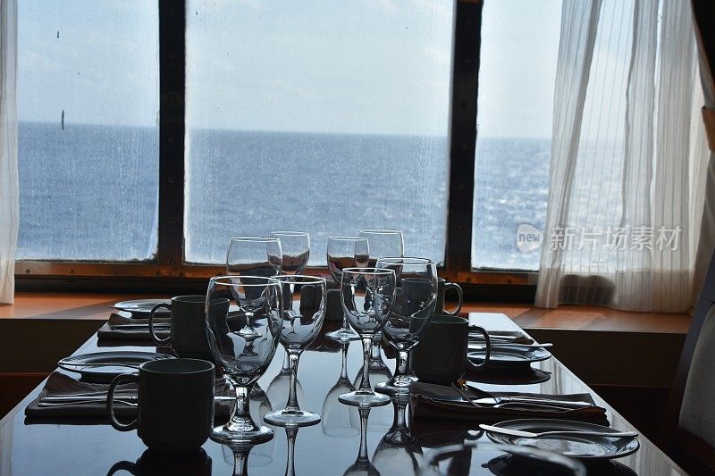 船上的餐厅