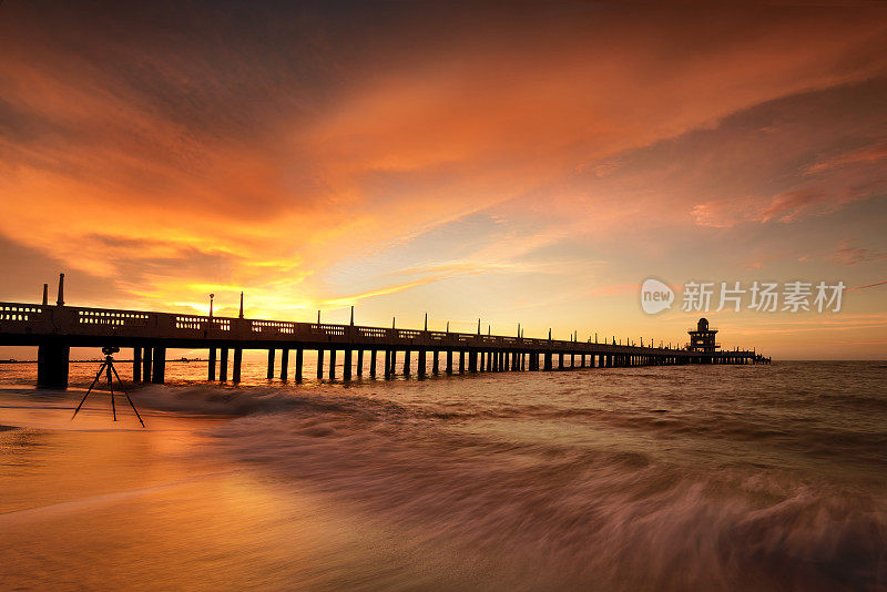 夕阳西下，海桥