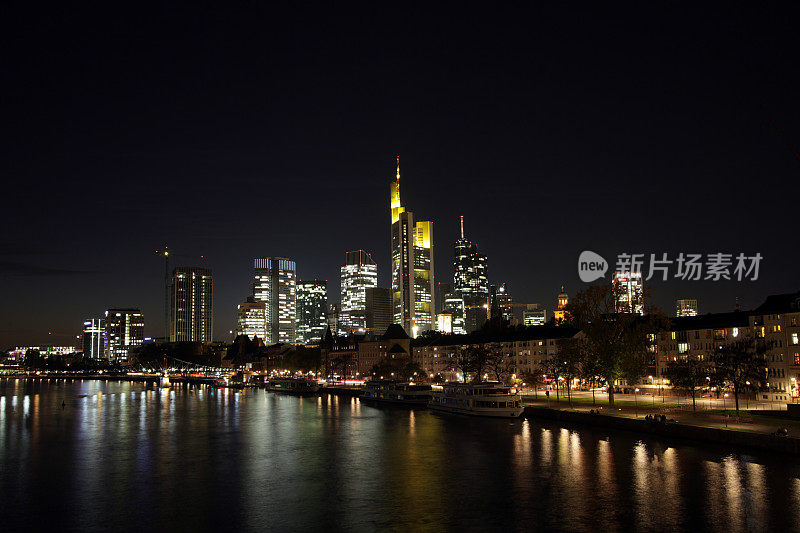 法兰克福市中心的夜景