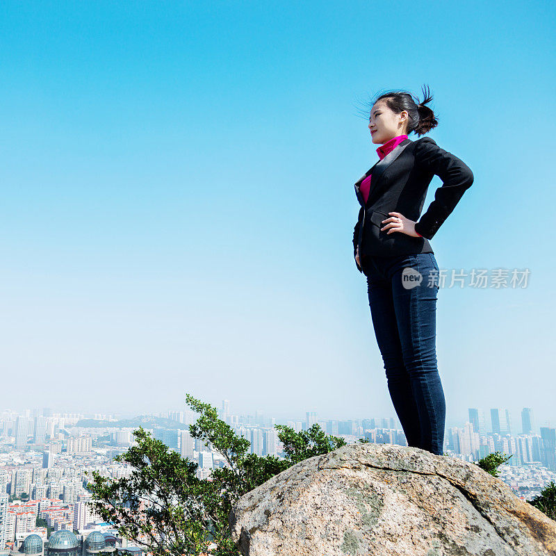 山顶上的女商人