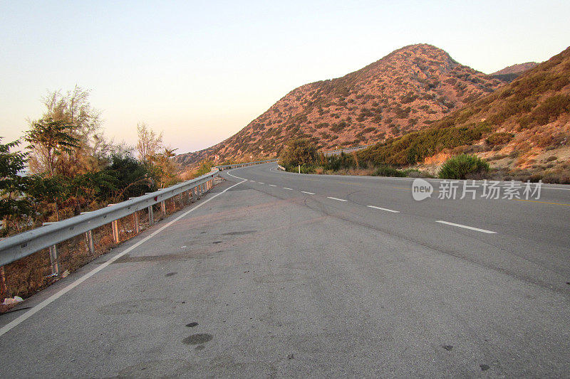 空的柏油路