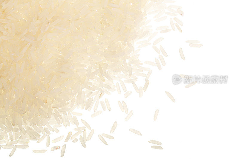 在白色背景上孤立的水稻粒。前视图。平躺