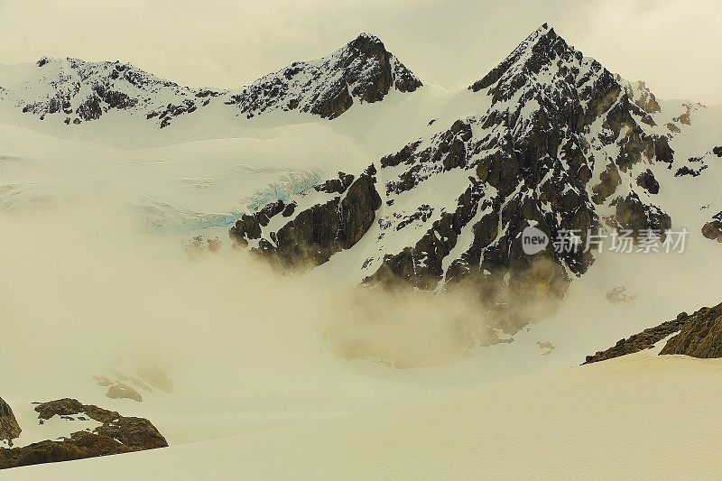 Vinciguerra冰川和安第斯山景观，乌斯怀亚-火地岛，阿根廷
