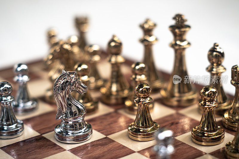 国际象棋比赛。这是赢得胜利的重大举措。商业战略和竞争概念。副本的空间。