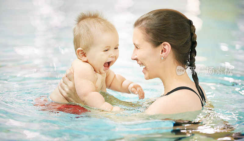 让你的宝宝早一点开始游泳，终生受益