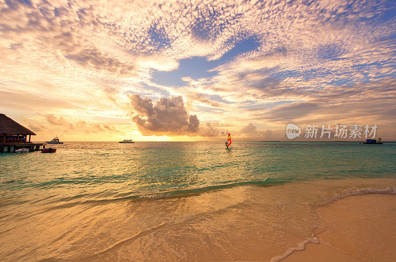 美丽的热带天堂马尔代夫的日落