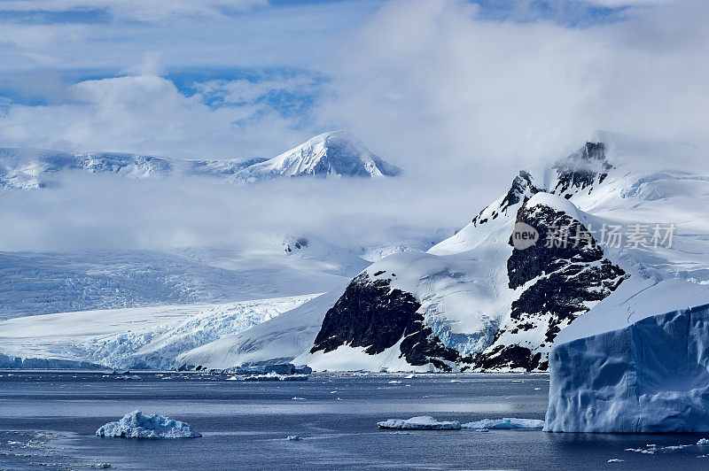 夏季天堂湾景观，南极洲