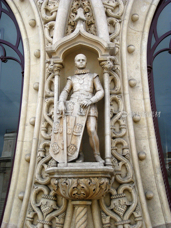 里斯本火车站墙上的雕像