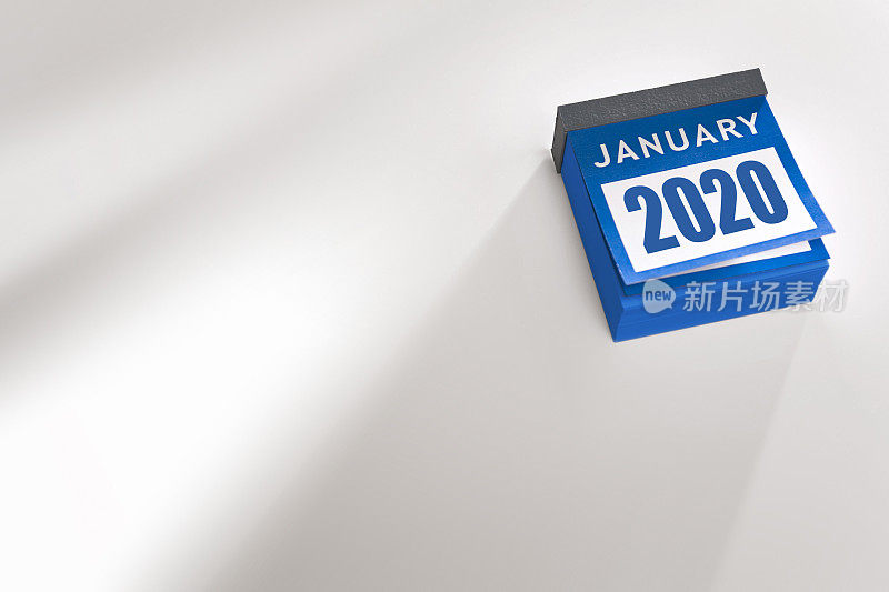 撕下的日历显示2020年新年孤立在白色