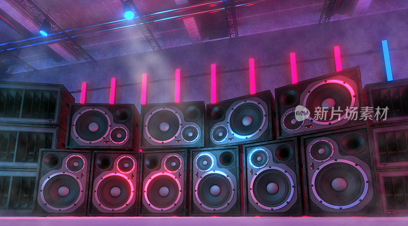 超级音响系统:音乐俱乐部里的扬声器和低音炮