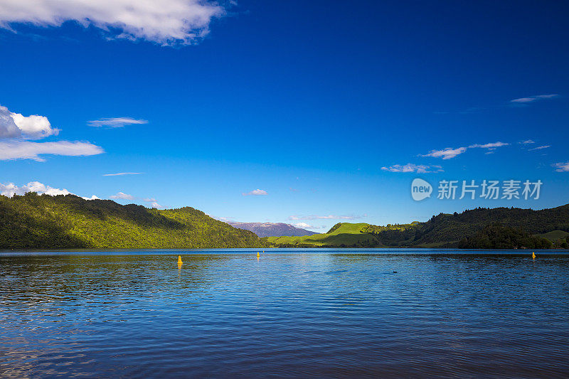 新西兰罗托鲁瓦的塔拉维拉湖风景优美