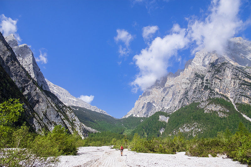 Dolomites的Oten山谷和Antelao山(意大利威尼托)