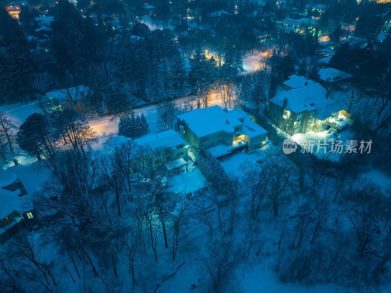 冬天，北约克地区贵族住宅区的雪夜