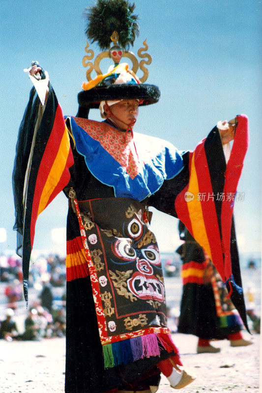 在西藏北部那曲，传统宗教由喇嘛表演。