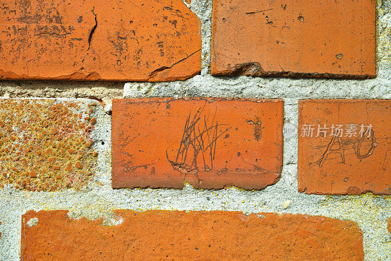 旧修复风化红砖墙为背景，砖墙。砖墙纹理。砖墙的背景。墙砖模式。纹理砖墙米色。砖的图案，砖的背景。橙色的砖。古董砌砖。恢复。