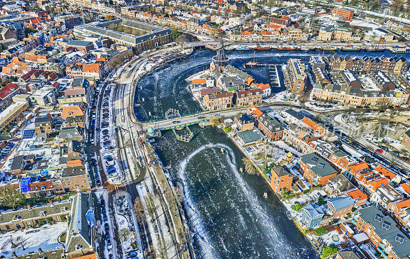 荷兰，哈勒姆(Haarlem)——2020-03-2021:从高处俯瞰哈勒姆市