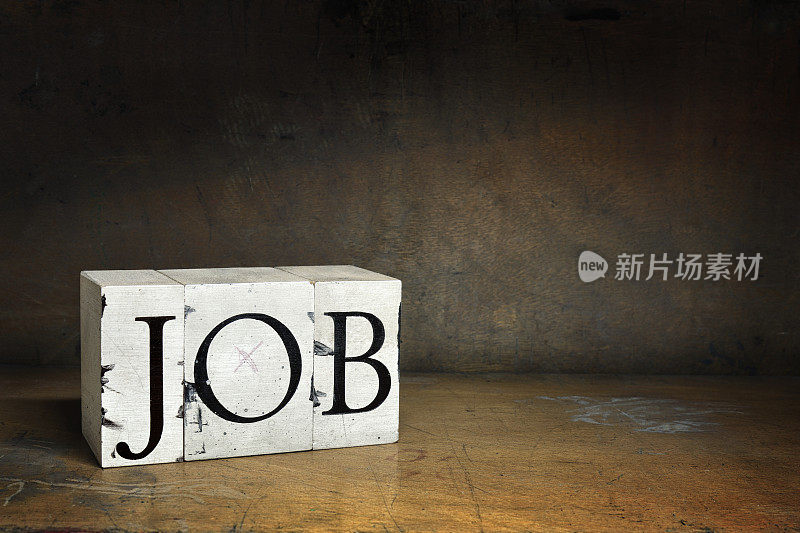 “JOB”这个字写在木制凸版上。