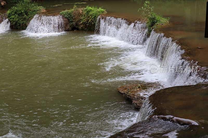 Namtokchetsaonoi国家公园，泰国saraburi省森林深处的瀑布