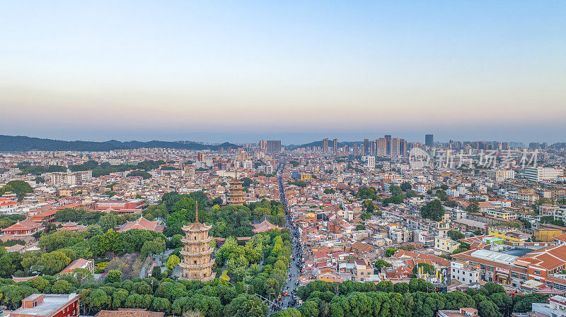 中国福建省泉州市历城区西街和开元寺旅游景点航拍图