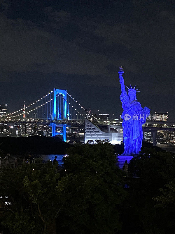 日本-东京-台场区-以及彩虹桥上的景色