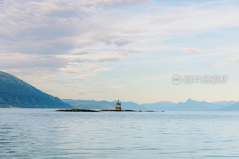 夏季美丽的挪威峡湾