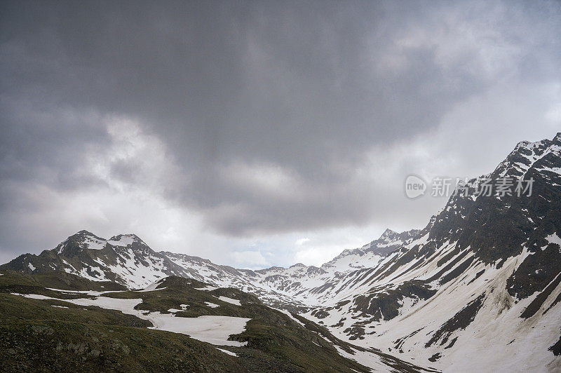 高山景观沿着Timmelsjoch高山口