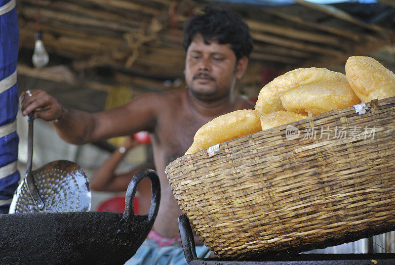 印度厨师为活动准备面包