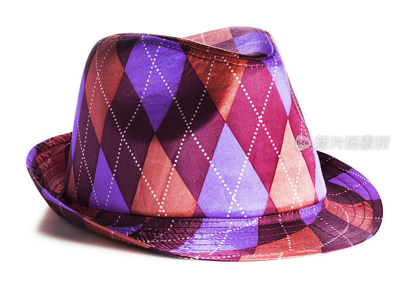 格子紫色和洋红帽子孤立在白色